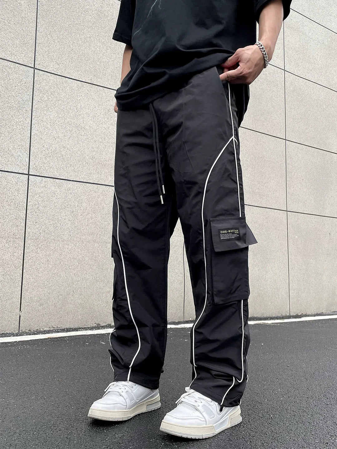 Retro-Inspired Y2K Cargo Pants for a Trendy Look